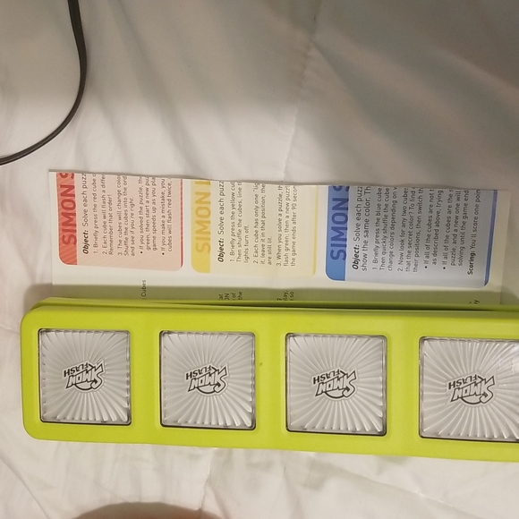 Simon flash hand held game - Picture 4 of 4